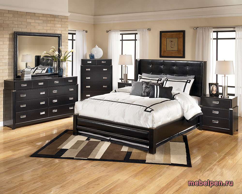 Bedroom furniture set