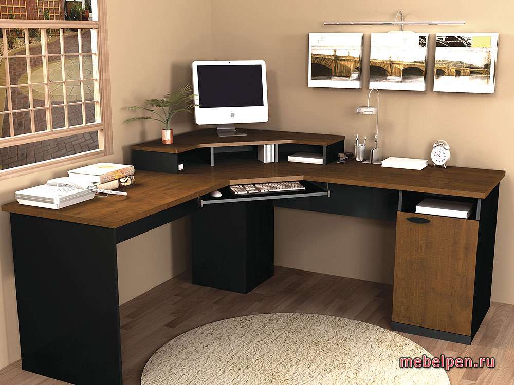 Corner table